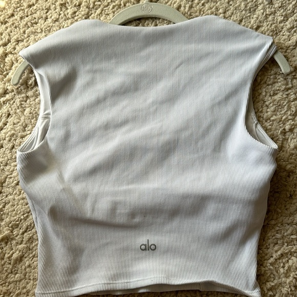 Alo top - Picture 2 of 2